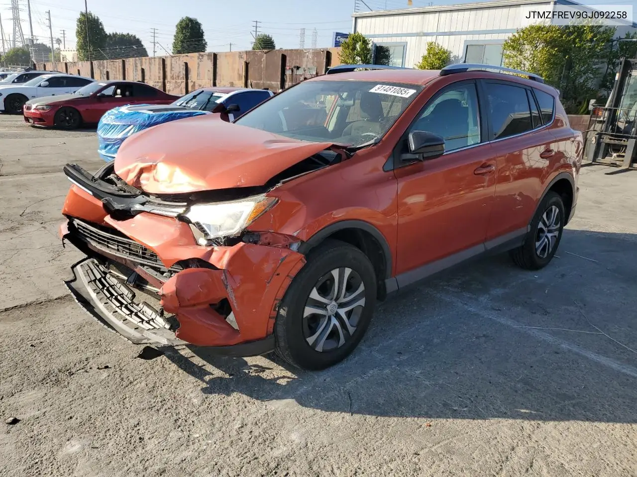 JTMZFREV9GJ092258 2016 Toyota Rav4 Le