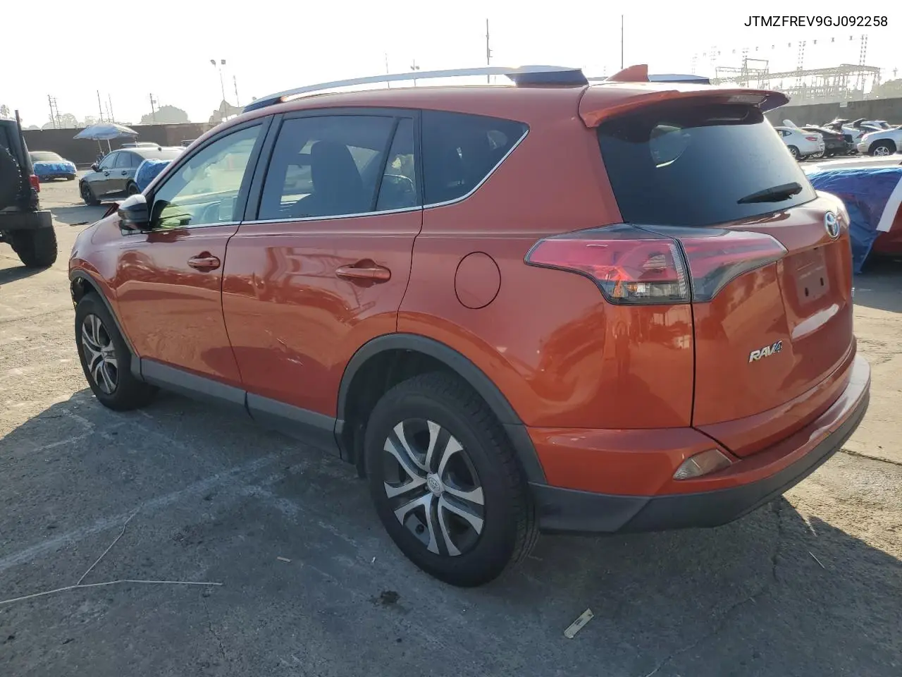 JTMZFREV9GJ092258 2016 Toyota Rav4 Le