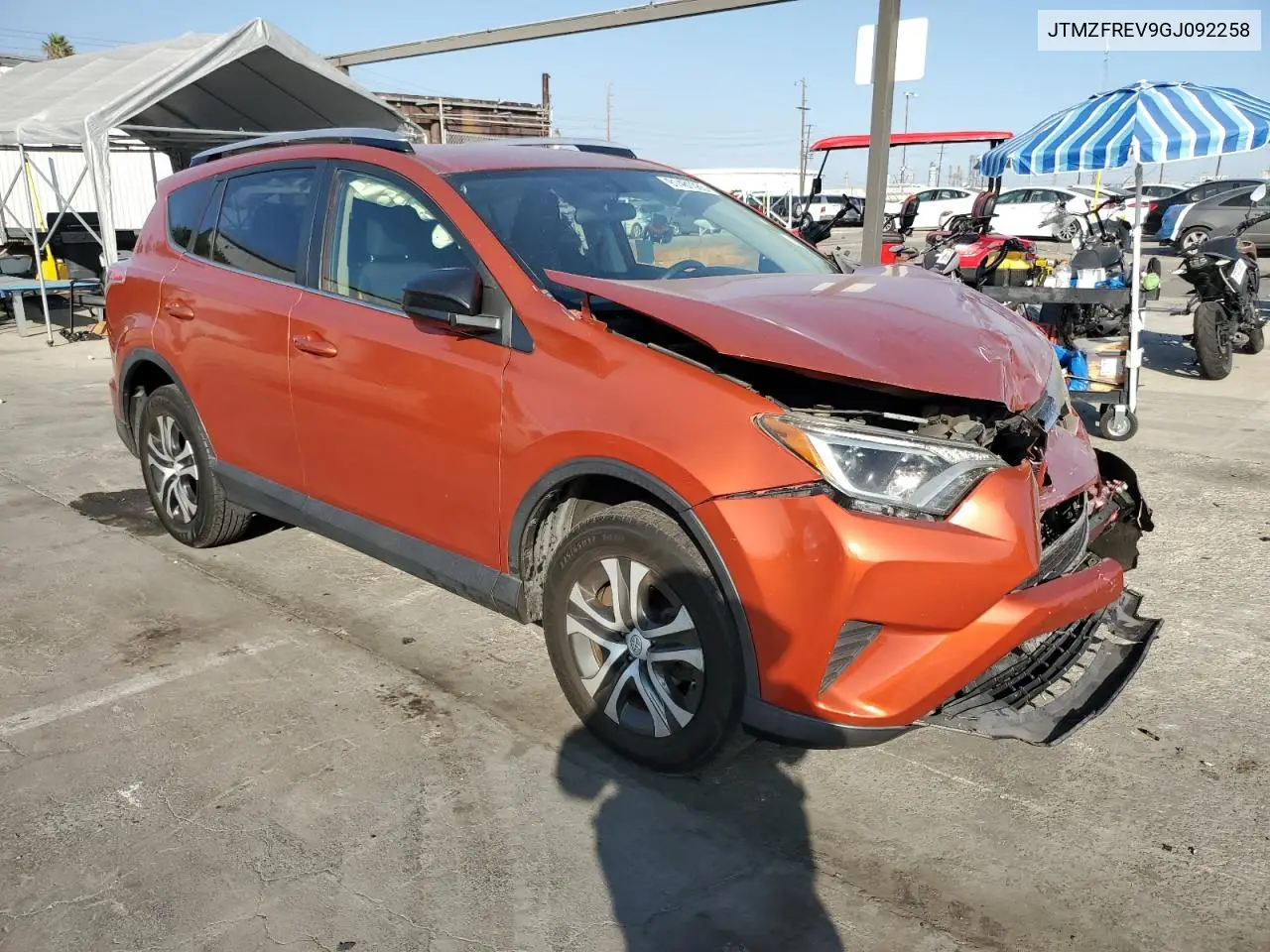 JTMZFREV9GJ092258 2016 Toyota Rav4 Le