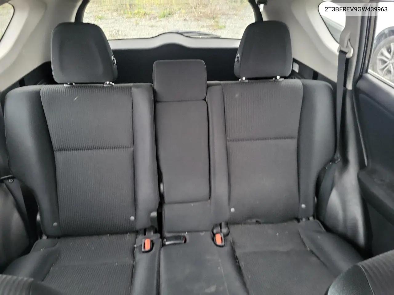 2T3BFREV9GW439963 2016 Toyota Rav4 Le