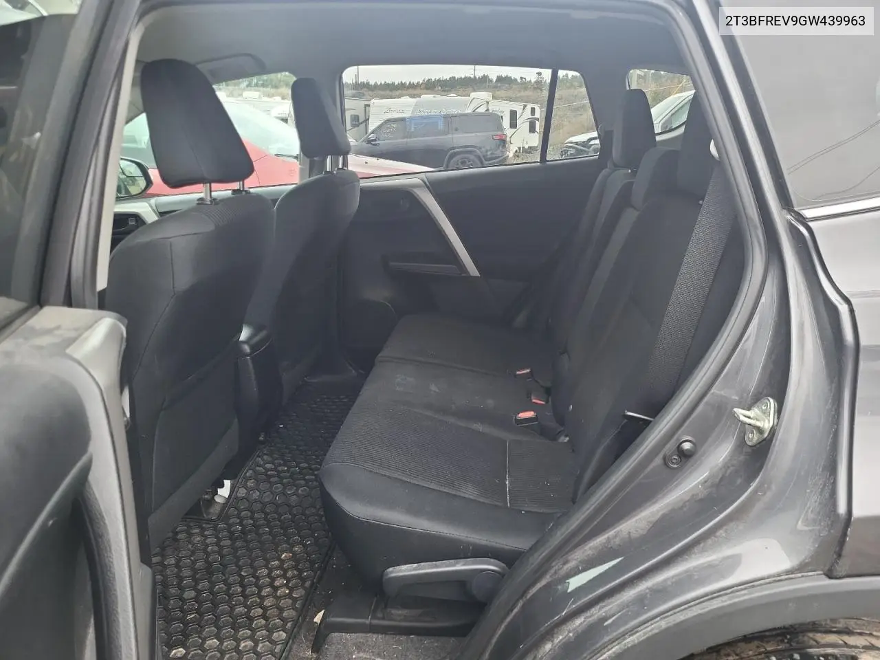2T3BFREV9GW439963 2016 Toyota Rav4 Le