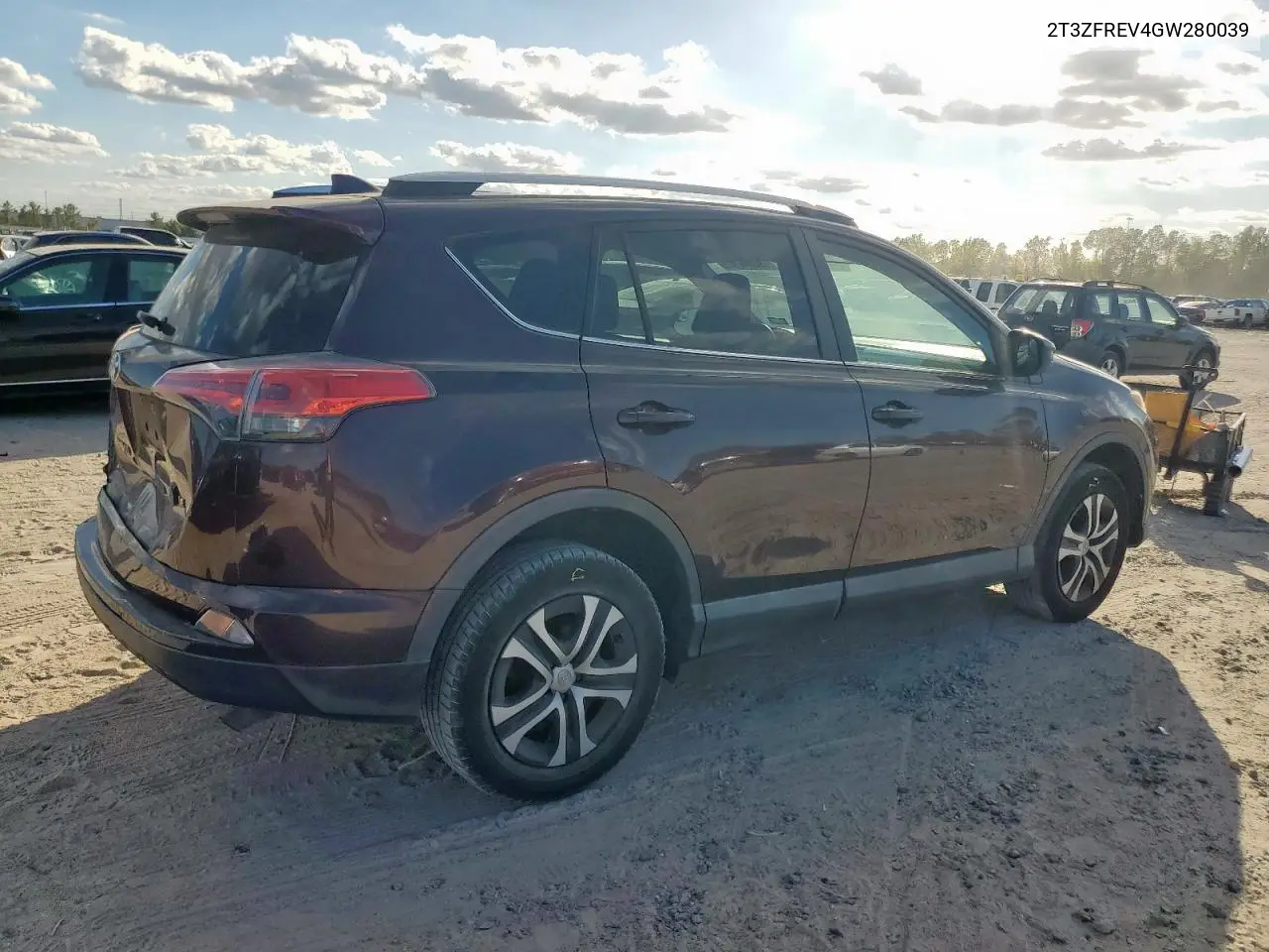 2T3ZFREV4GW280039 2016 Toyota Rav4 Le