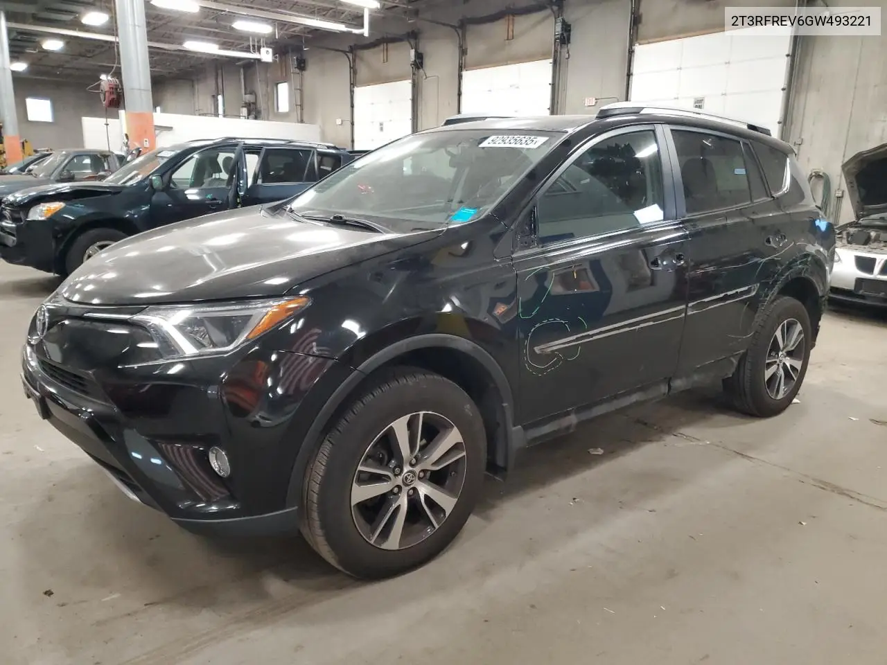 2T3RFREV6GW493221 2016 Toyota Rav4 Xle