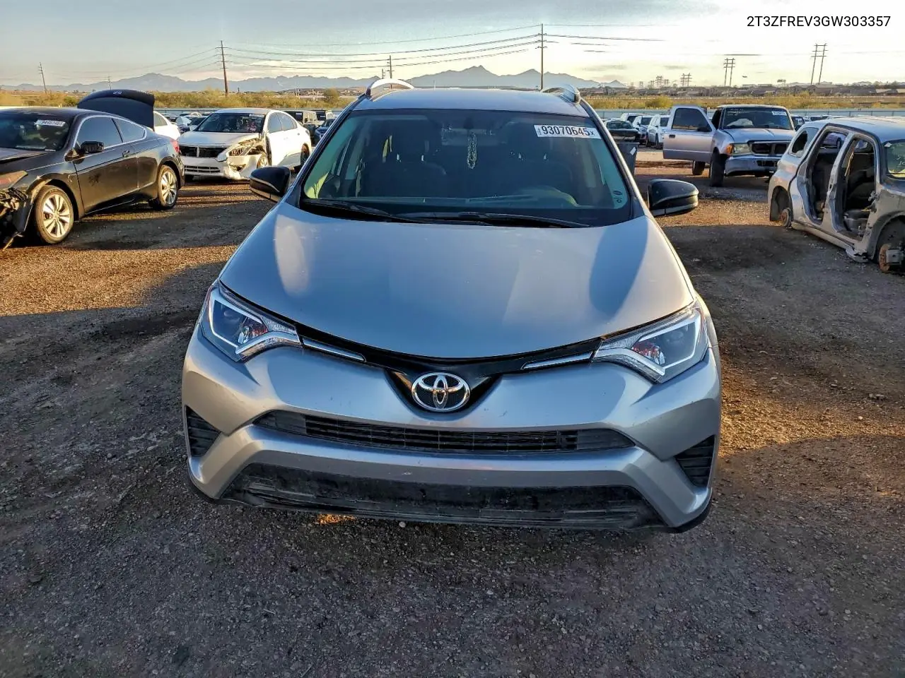 2T3ZFREV3GW303357 2016 Toyota Rav4 Le