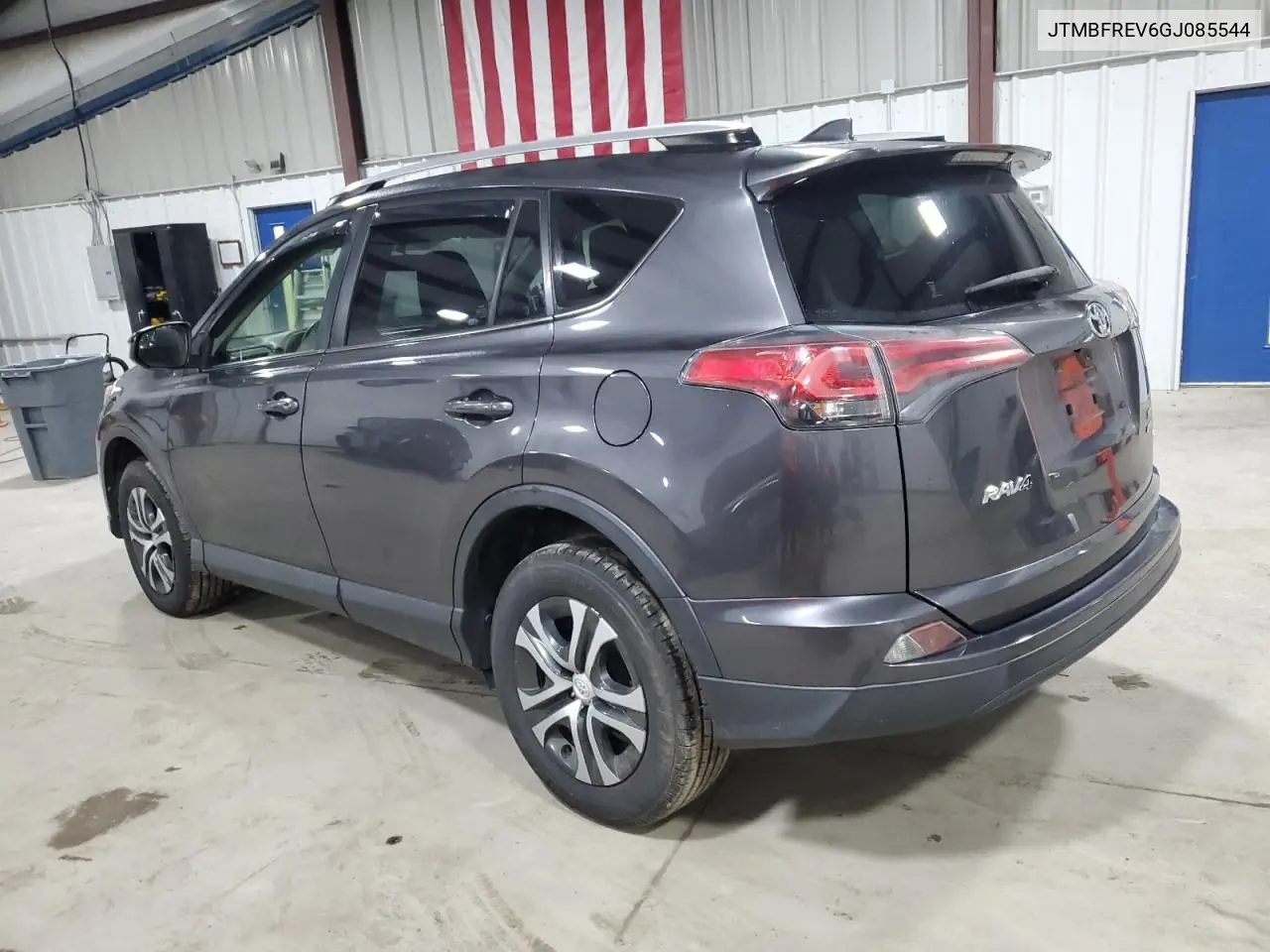 JTMBFREV6GJ085544 2016 Toyota Rav4 Le