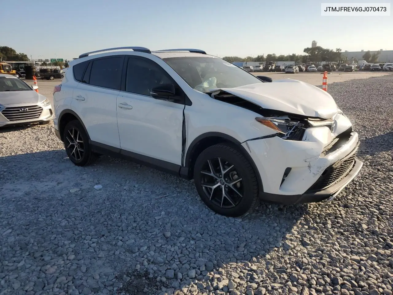 JTMJFREV6GJ070473 2016 Toyota Rav4 Se