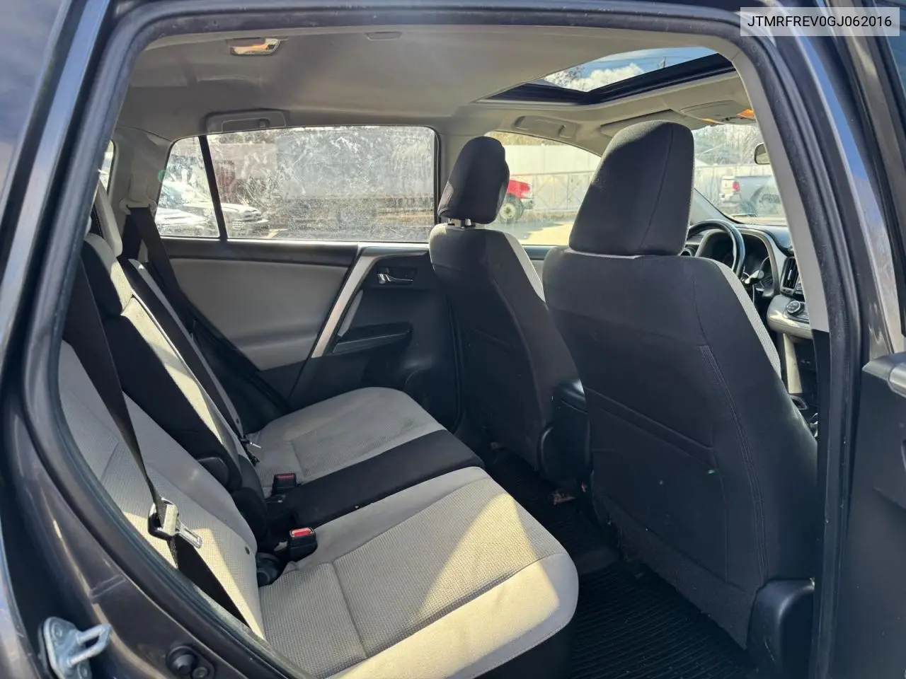 JTMRFREV0GJ062016 2016 Toyota Rav4 Xle