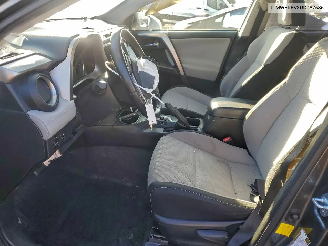 JTMWFREV3GD087686 2016 Toyota Rav4 Xle