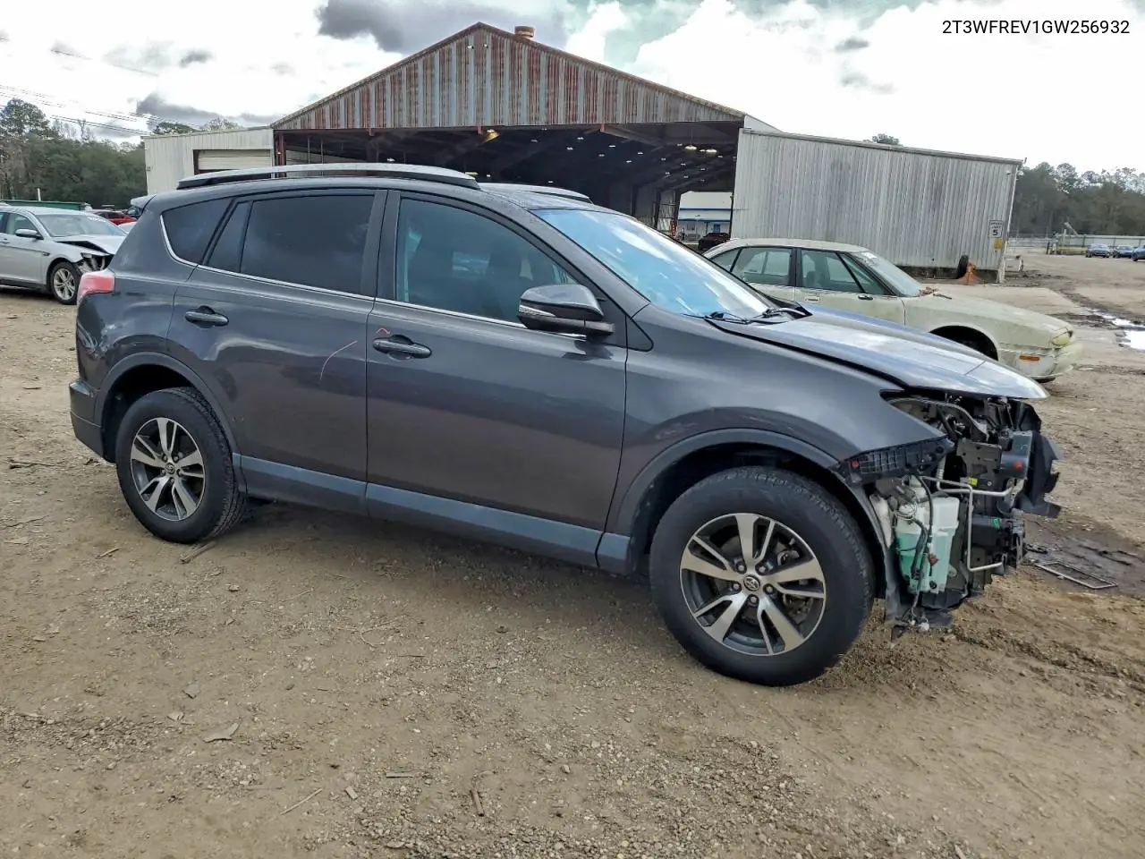 2T3WFREV1GW256932 2016 Toyota Rav4 Xle
