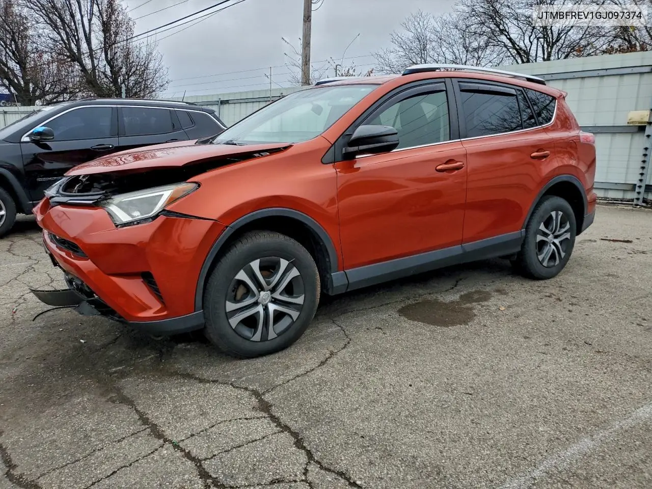 JTMBFREV1GJ097374 2016 Toyota Rav4 Le