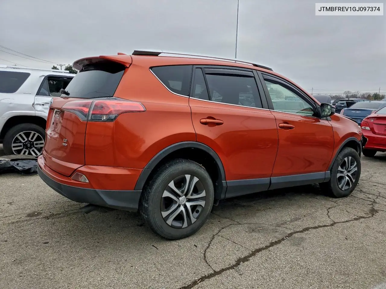 JTMBFREV1GJ097374 2016 Toyota Rav4 Le