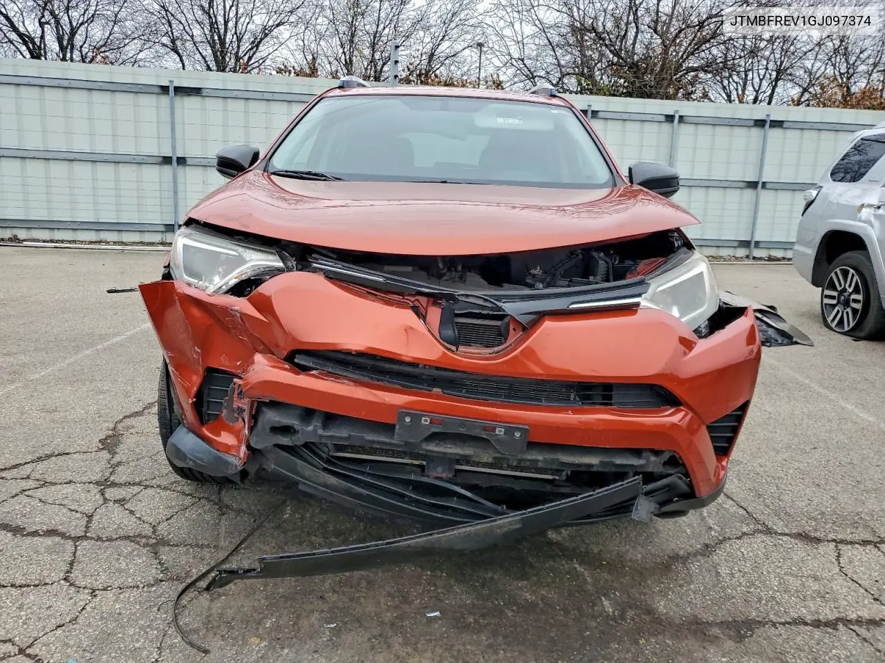 JTMBFREV1GJ097374 2016 Toyota Rav4 Le