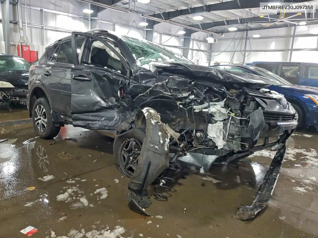 JTMBFREV3GJ097358 2016 Toyota Rav4 Le