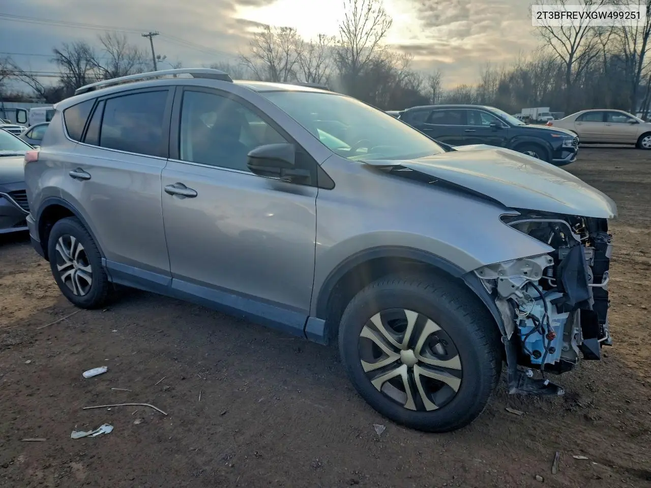 2T3BFREVXGW499251 2016 Toyota Rav4 Le