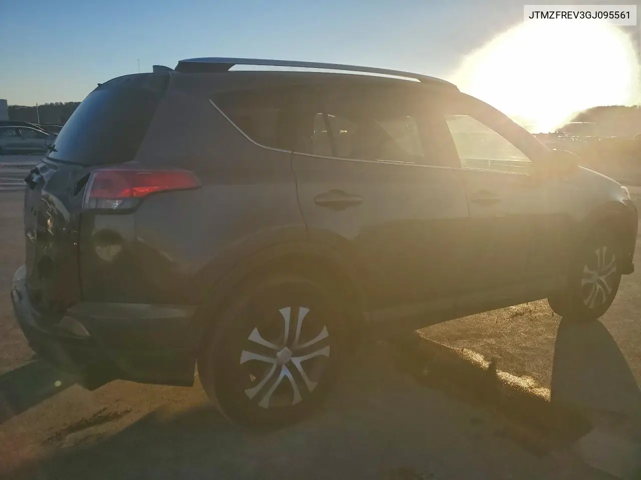 JTMZFREV3GJ095561 2016 Toyota Rav4 Le