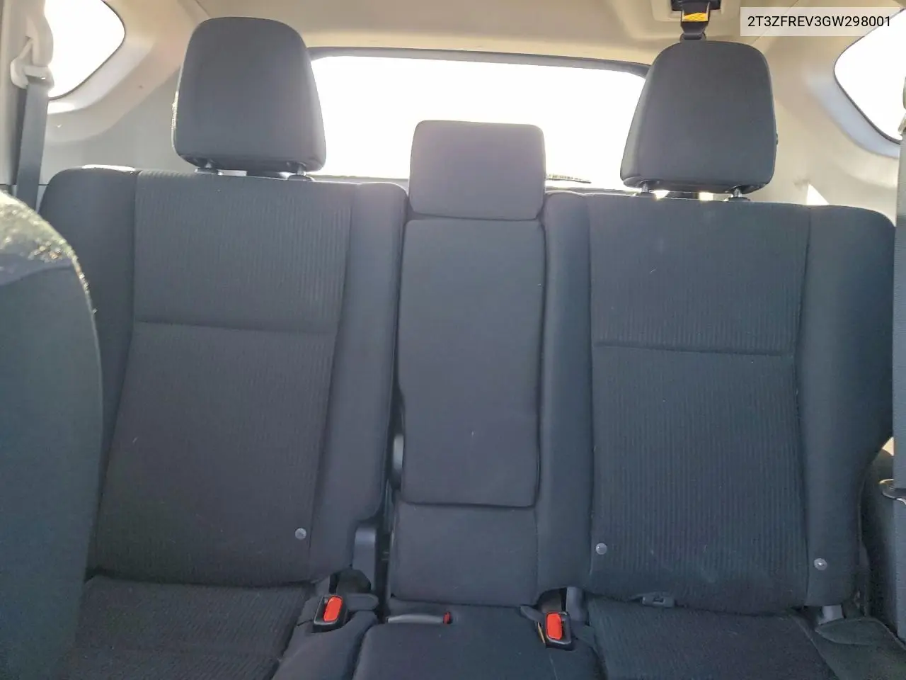 2T3ZFREV3GW298001 2016 Toyota Rav4 Le