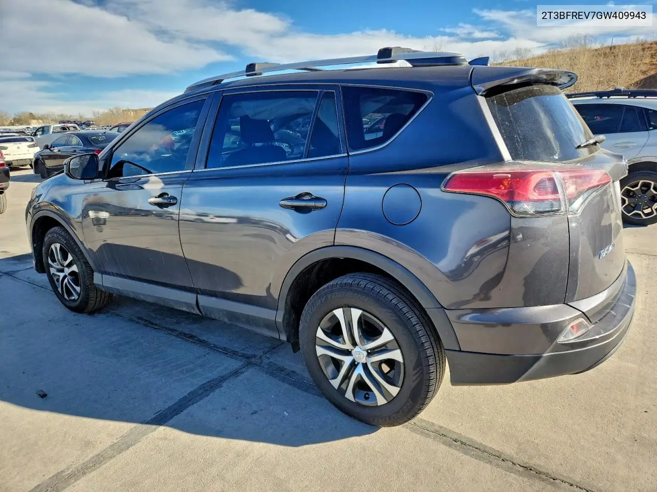 2T3BFREV7GW409943 2016 Toyota Rav4 Le
