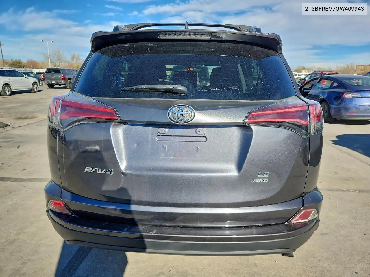2T3BFREV7GW409943 2016 Toyota Rav4 Le