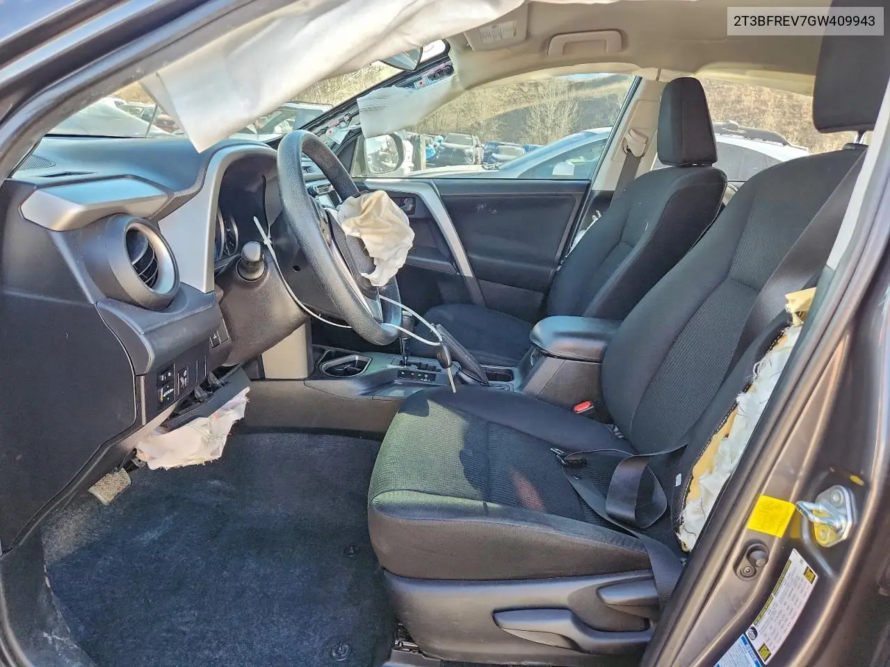 2T3BFREV7GW409943 2016 Toyota Rav4 Le