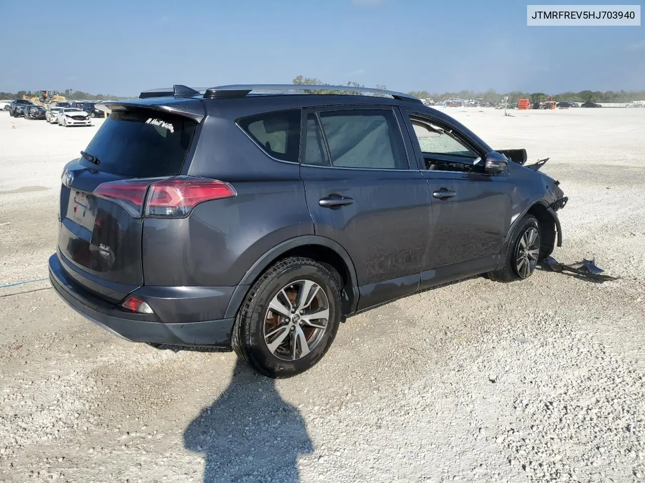 2017 Toyota Rav4 Xle VIN: JTMRFREV5HJ703940 Lot: 42232633