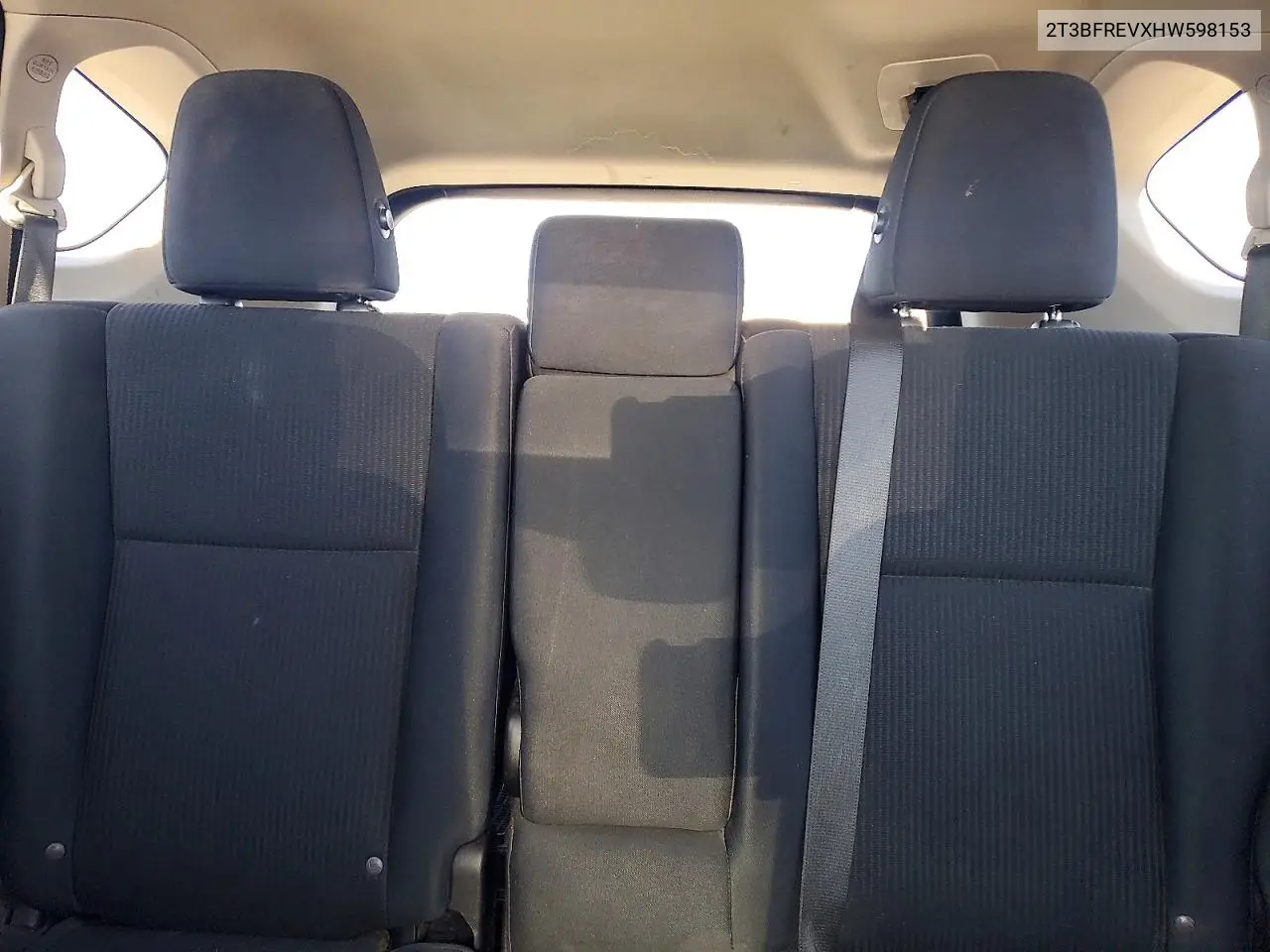 2T3BFREVXHW598153 2017 Toyota Rav4 Le