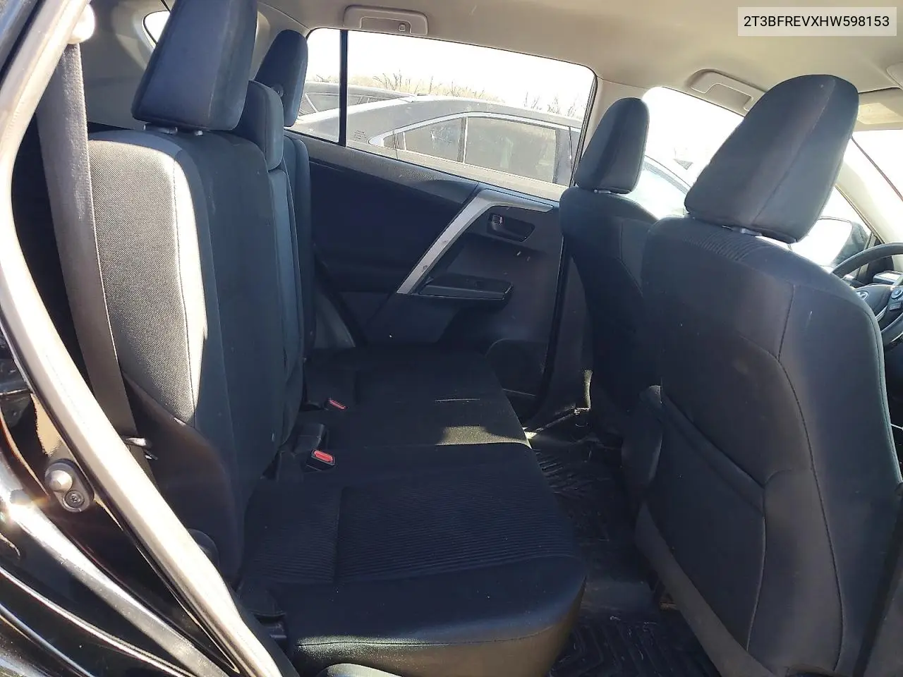 2T3BFREVXHW598153 2017 Toyota Rav4 Le