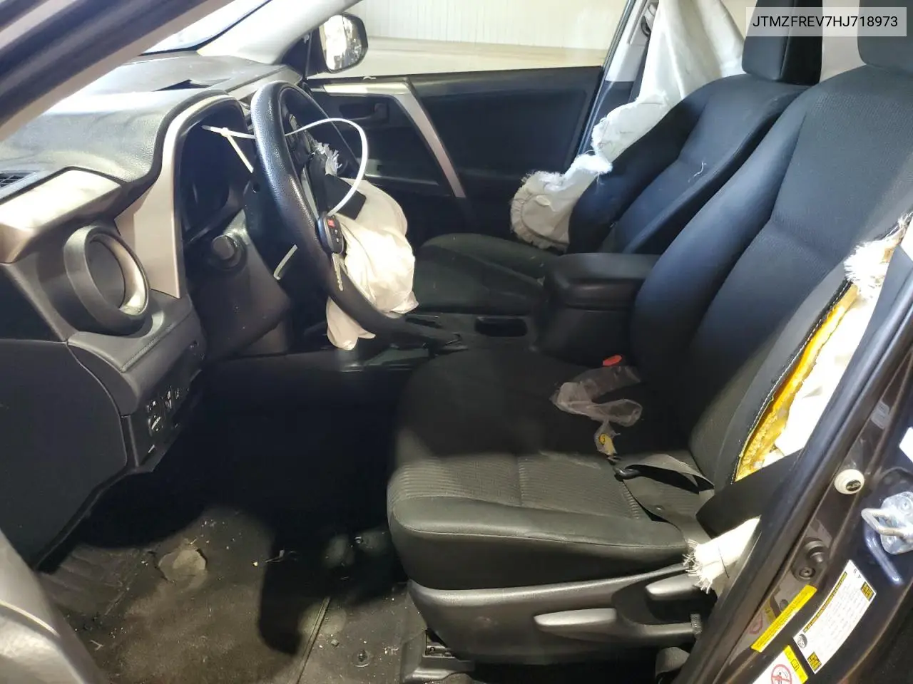 JTMZFREV7HJ718973 2017 Toyota Rav4 Le