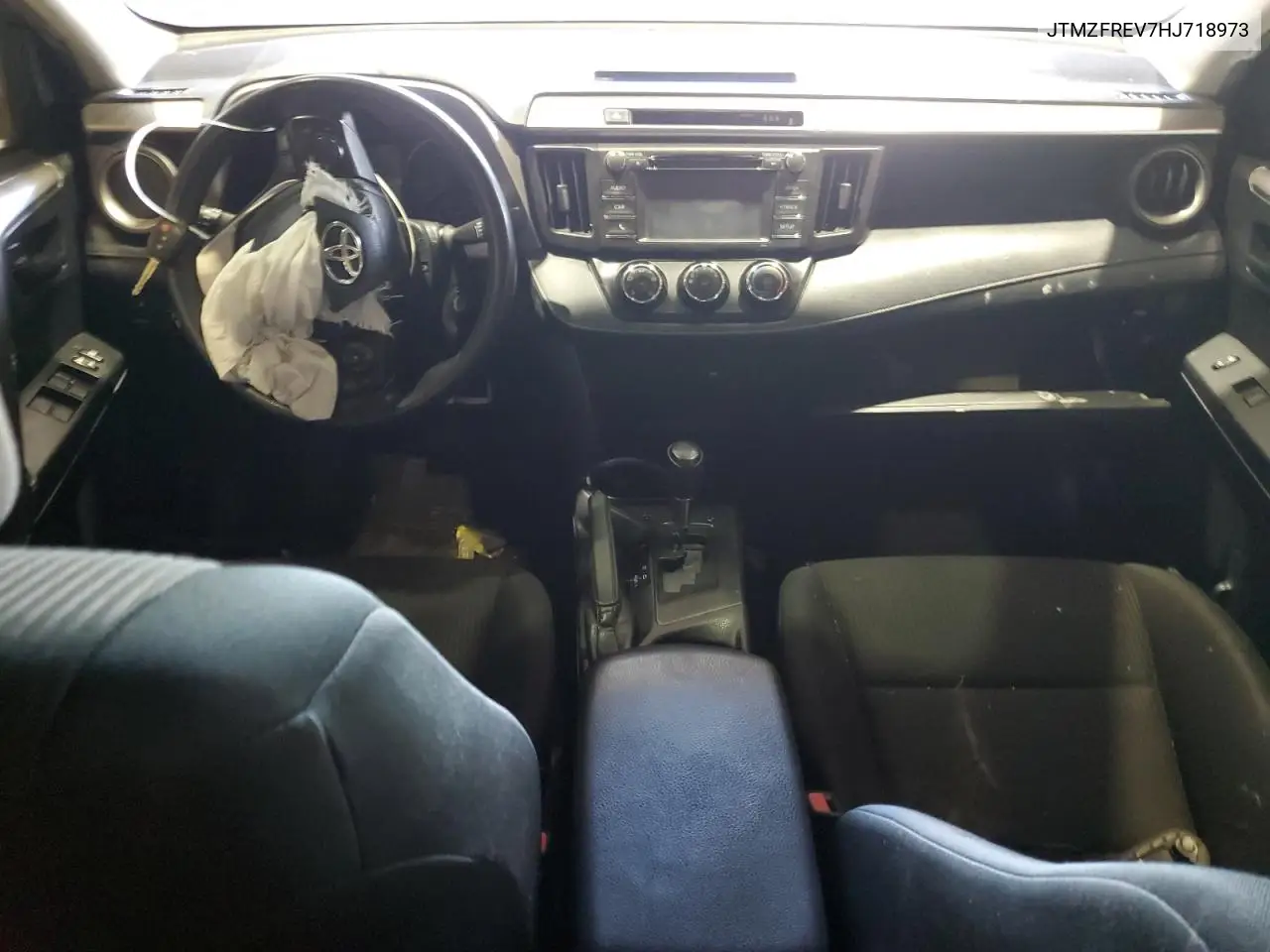 JTMZFREV7HJ718973 2017 Toyota Rav4 Le