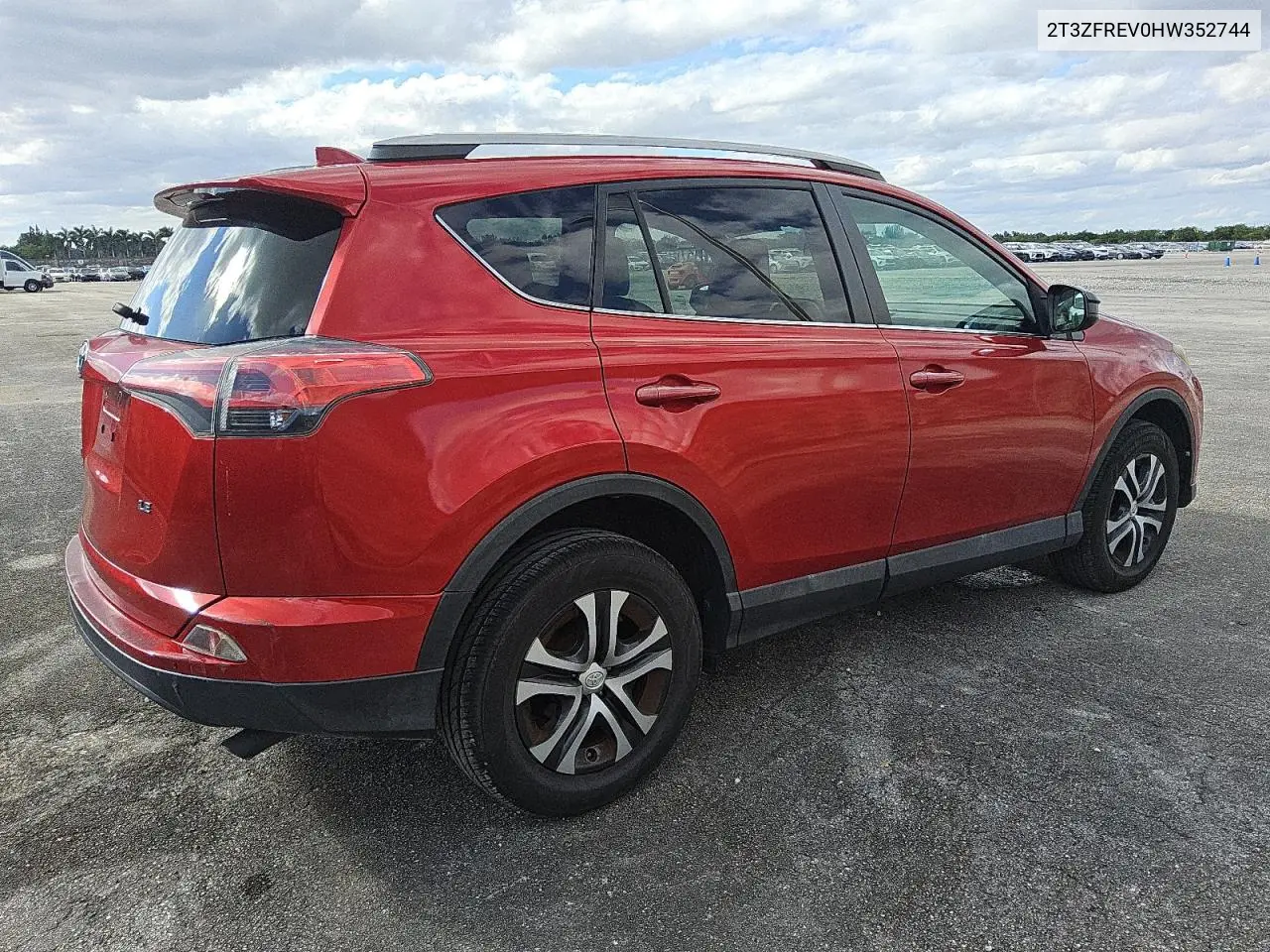 2T3ZFREV0HW352744 2017 Toyota Rav4 Le