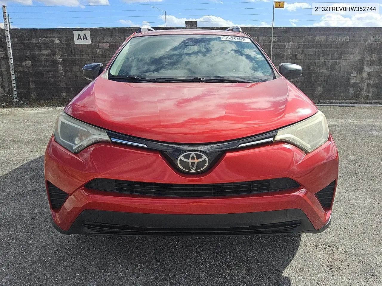 2T3ZFREV0HW352744 2017 Toyota Rav4 Le