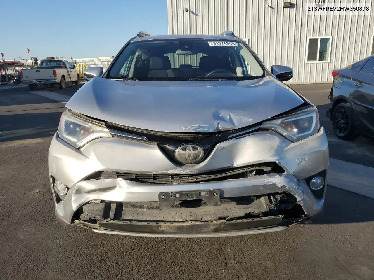 2T3WFREV2HW350898 2017 Toyota Rav4 Xle