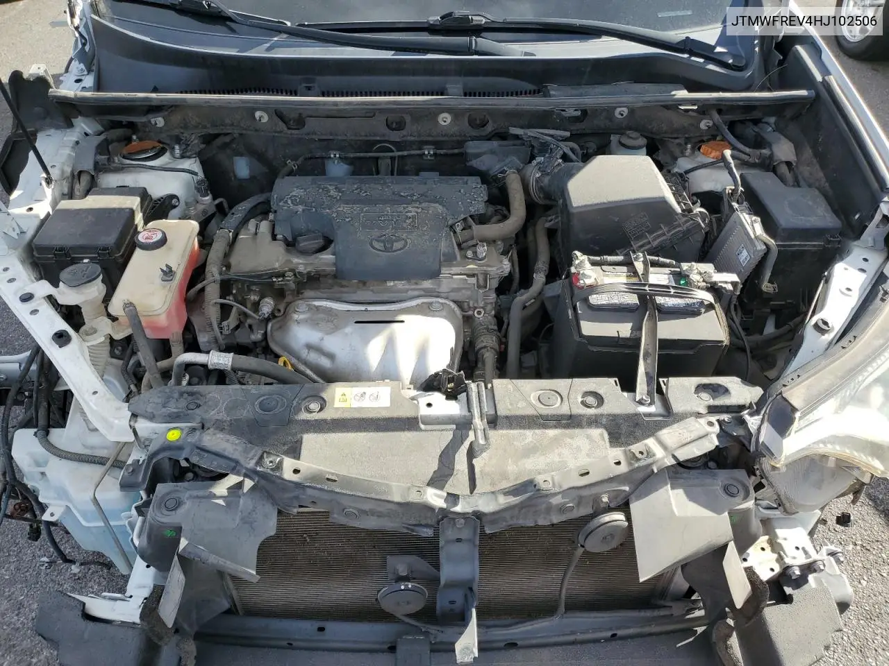 JTMWFREV4HJ102506 2017 Toyota Rav4 Xle