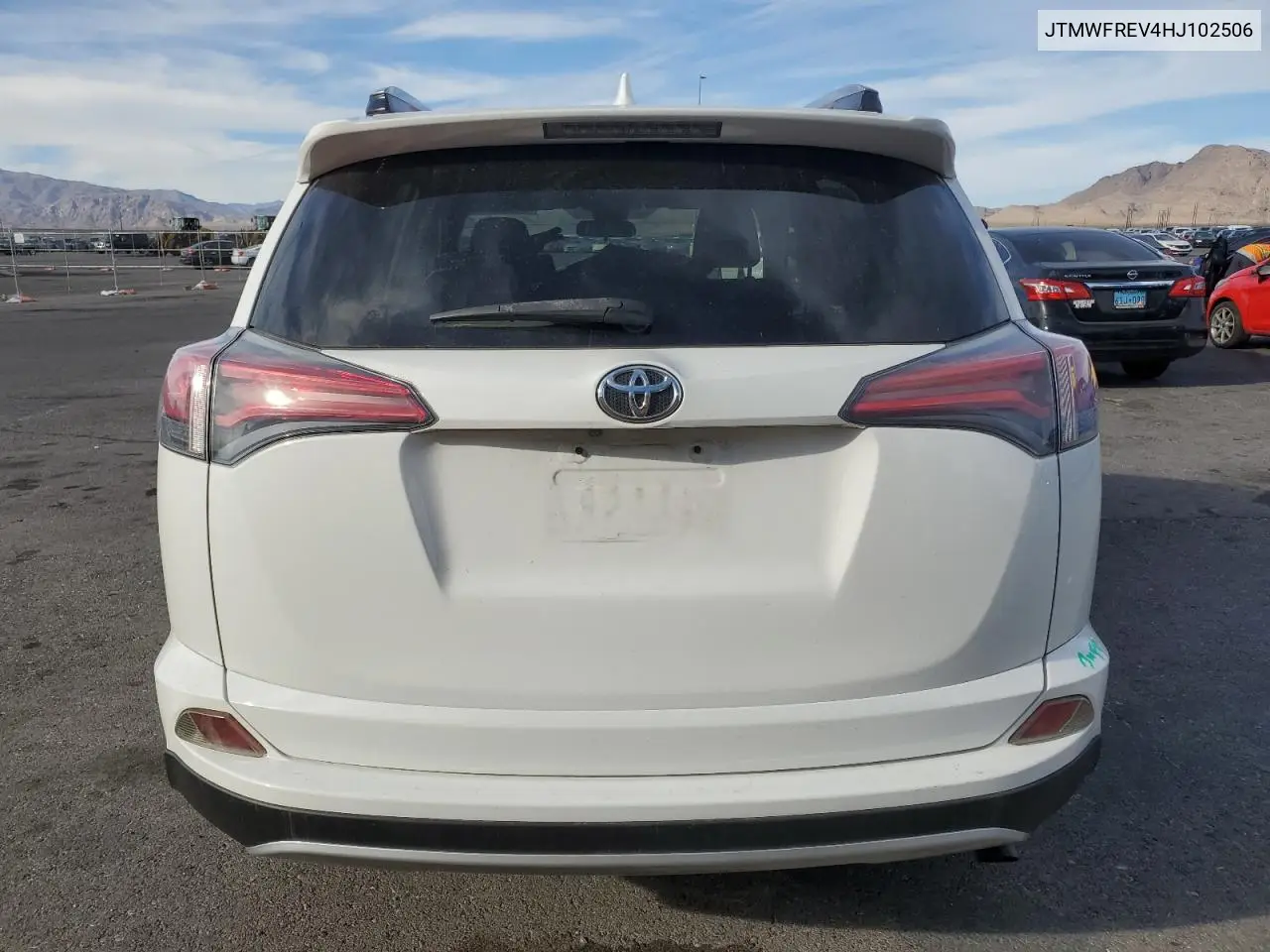 JTMWFREV4HJ102506 2017 Toyota Rav4 Xle