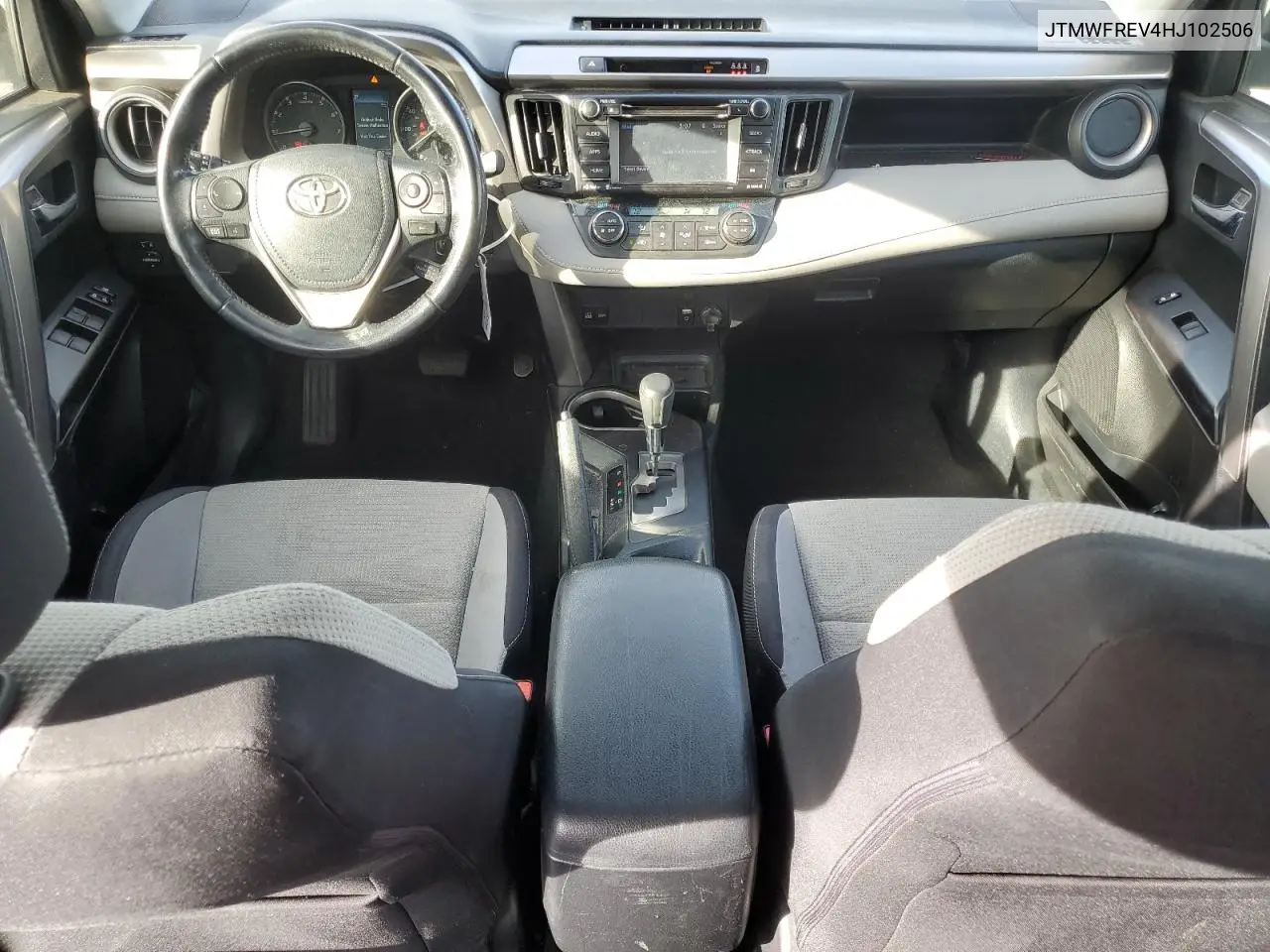 JTMWFREV4HJ102506 2017 Toyota Rav4 Xle