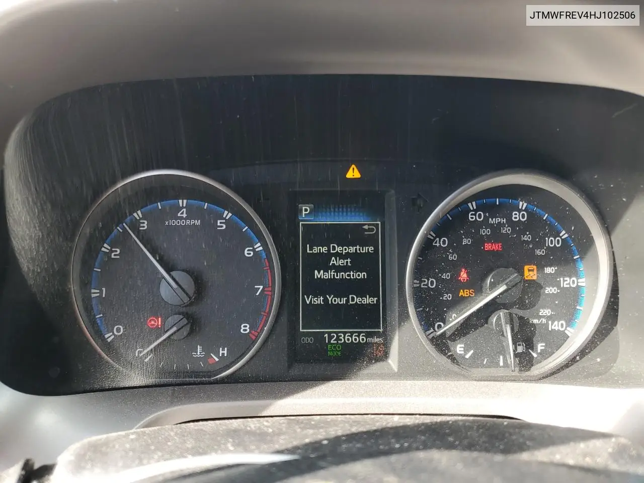 JTMWFREV4HJ102506 2017 Toyota Rav4 Xle