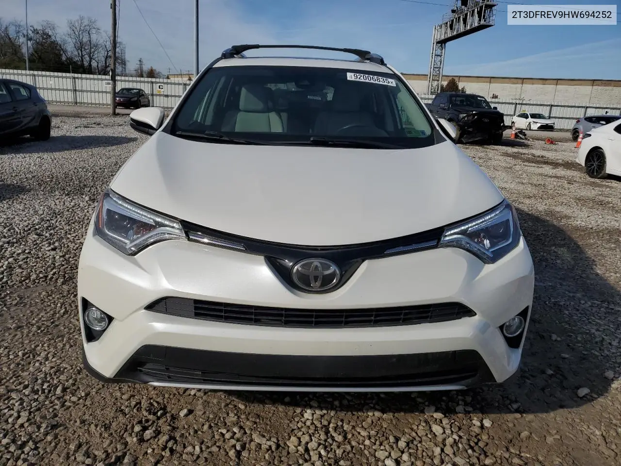 2T3DFREV9HW694252 2017 Toyota Rav4 Limited