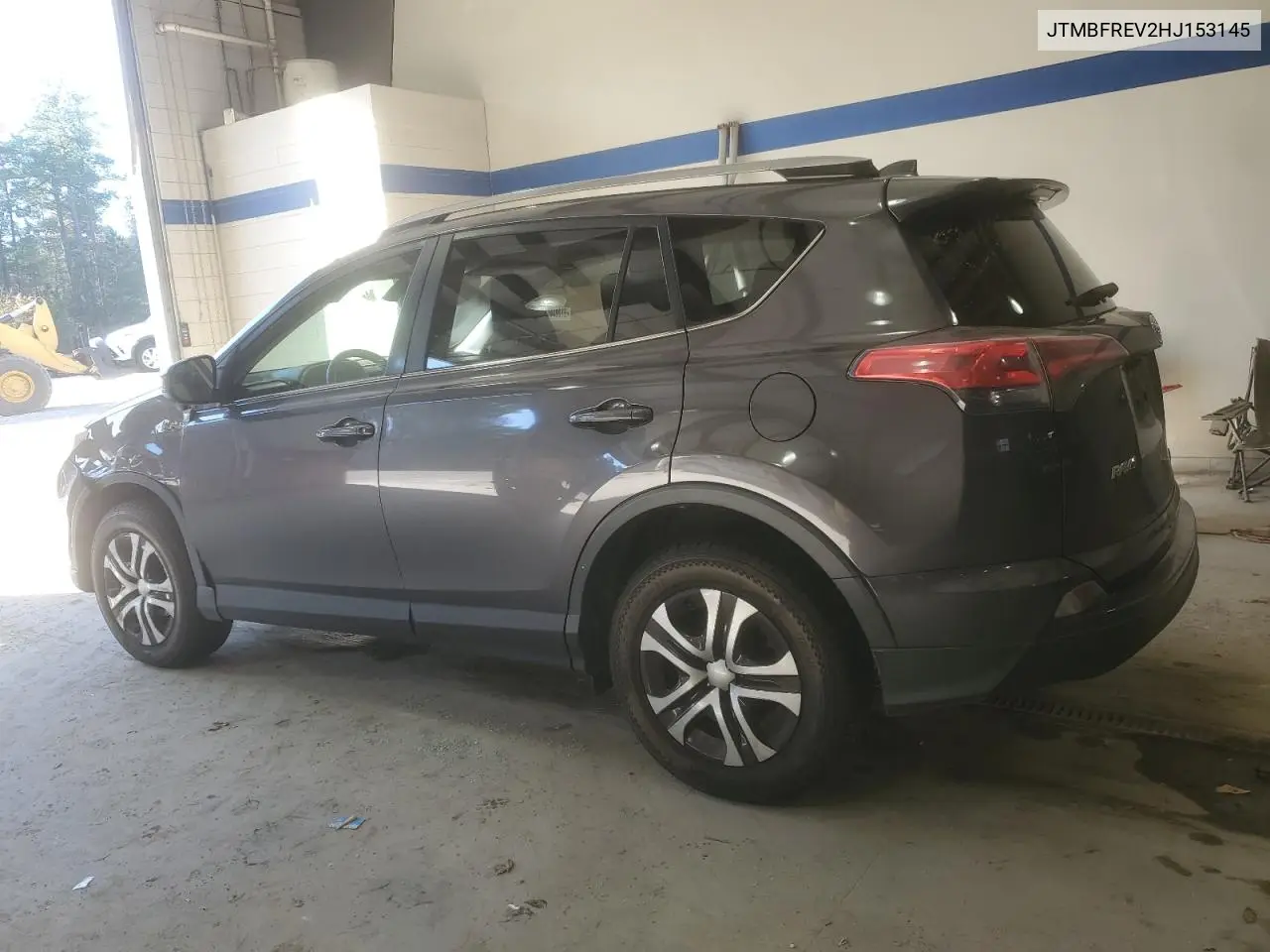 JTMBFREV2HJ153145 2017 Toyota Rav4 Le