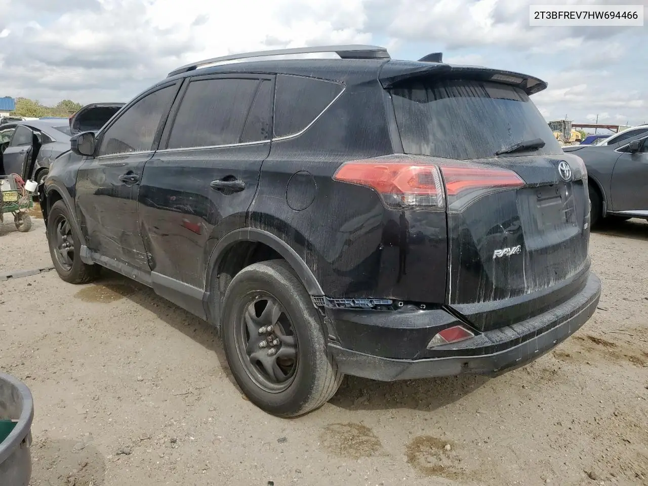 2T3BFREV7HW694466 2017 Toyota Rav4 Le