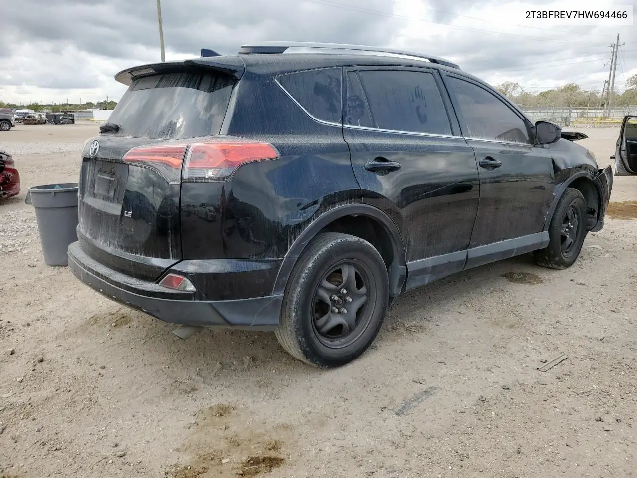 2T3BFREV7HW694466 2017 Toyota Rav4 Le
