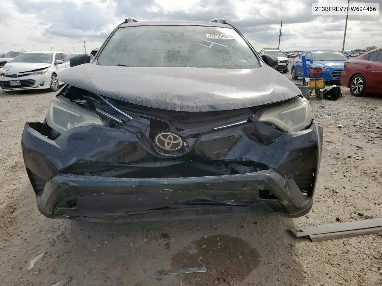 2T3BFREV7HW694466 2017 Toyota Rav4 Le