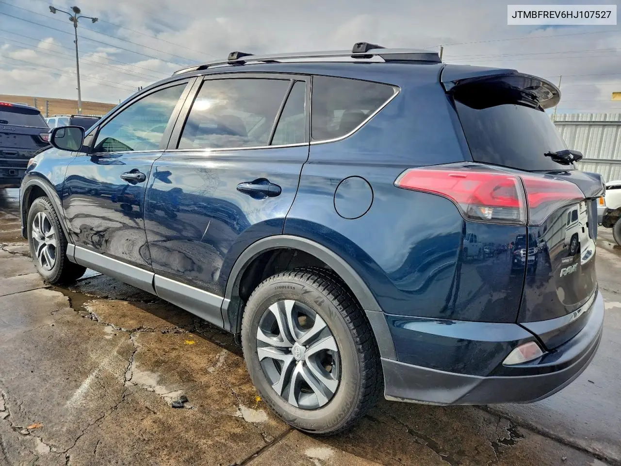 JTMBFREV6HJ107527 2017 Toyota Rav4 Le