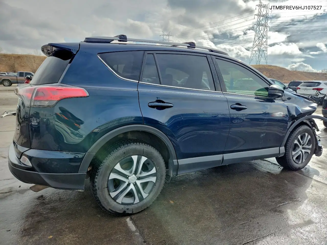 JTMBFREV6HJ107527 2017 Toyota Rav4 Le