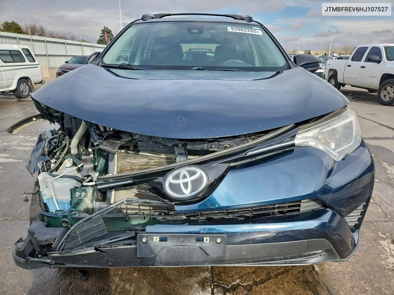 JTMBFREV6HJ107527 2017 Toyota Rav4 Le