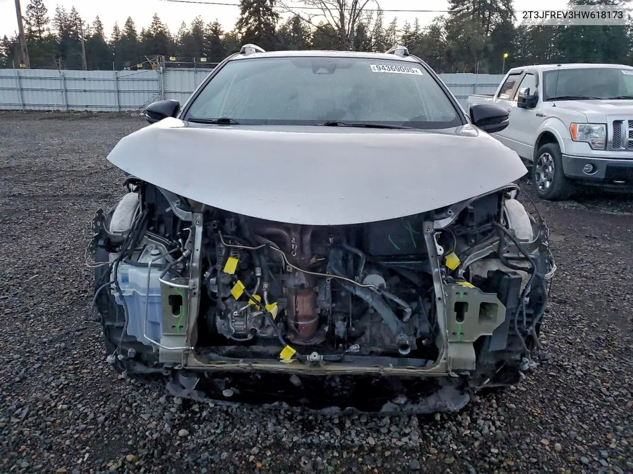 2T3JFREV3HW618173 2017 Toyota Rav4 Se