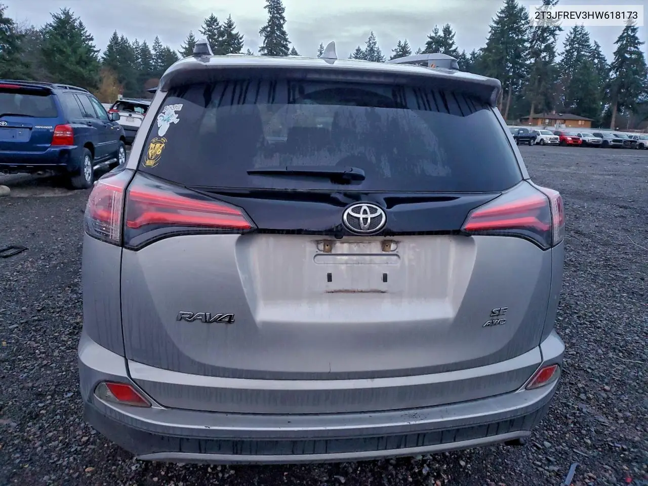 2T3JFREV3HW618173 2017 Toyota Rav4 Se