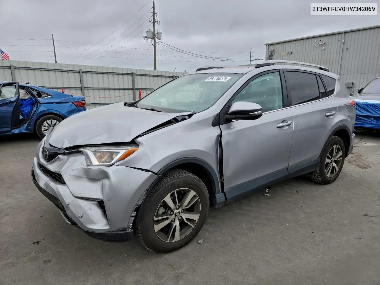 2T3WFREV0HW342069 2017 Toyota Rav4 Xle