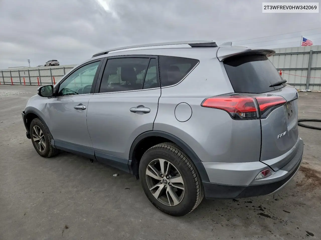 2T3WFREV0HW342069 2017 Toyota Rav4 Xle