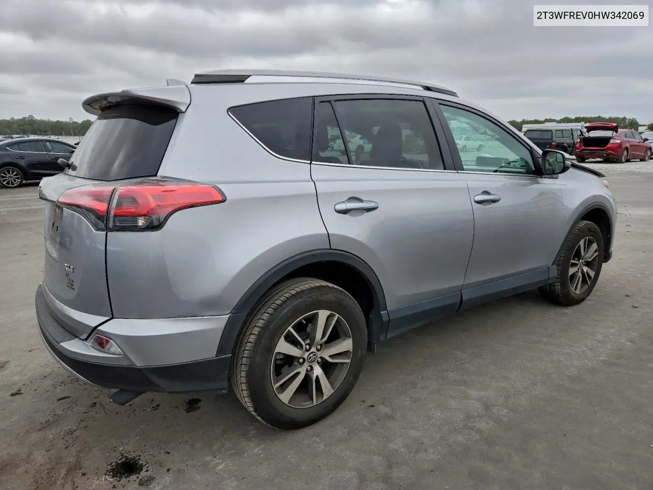2T3WFREV0HW342069 2017 Toyota Rav4 Xle