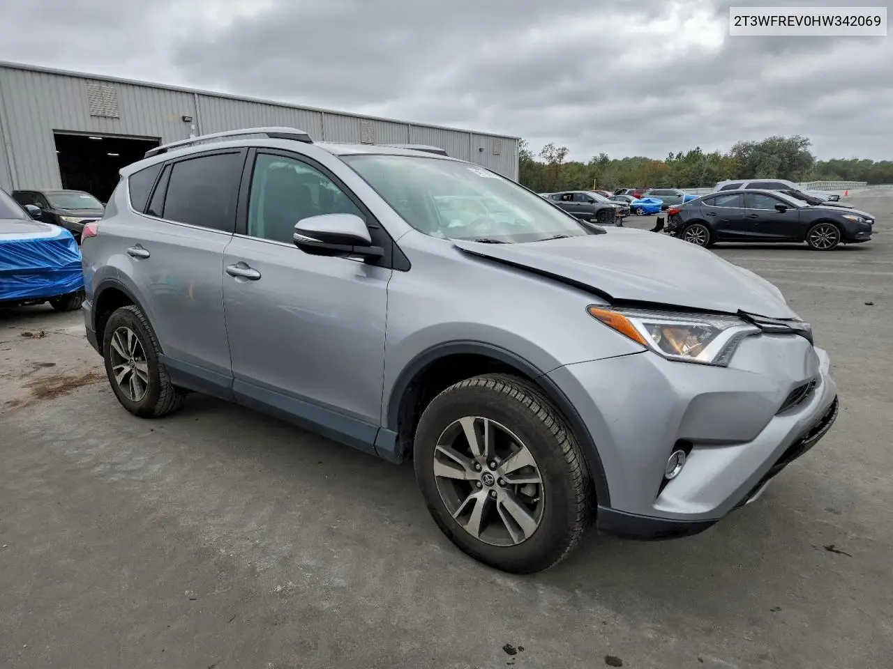 2T3WFREV0HW342069 2017 Toyota Rav4 Xle