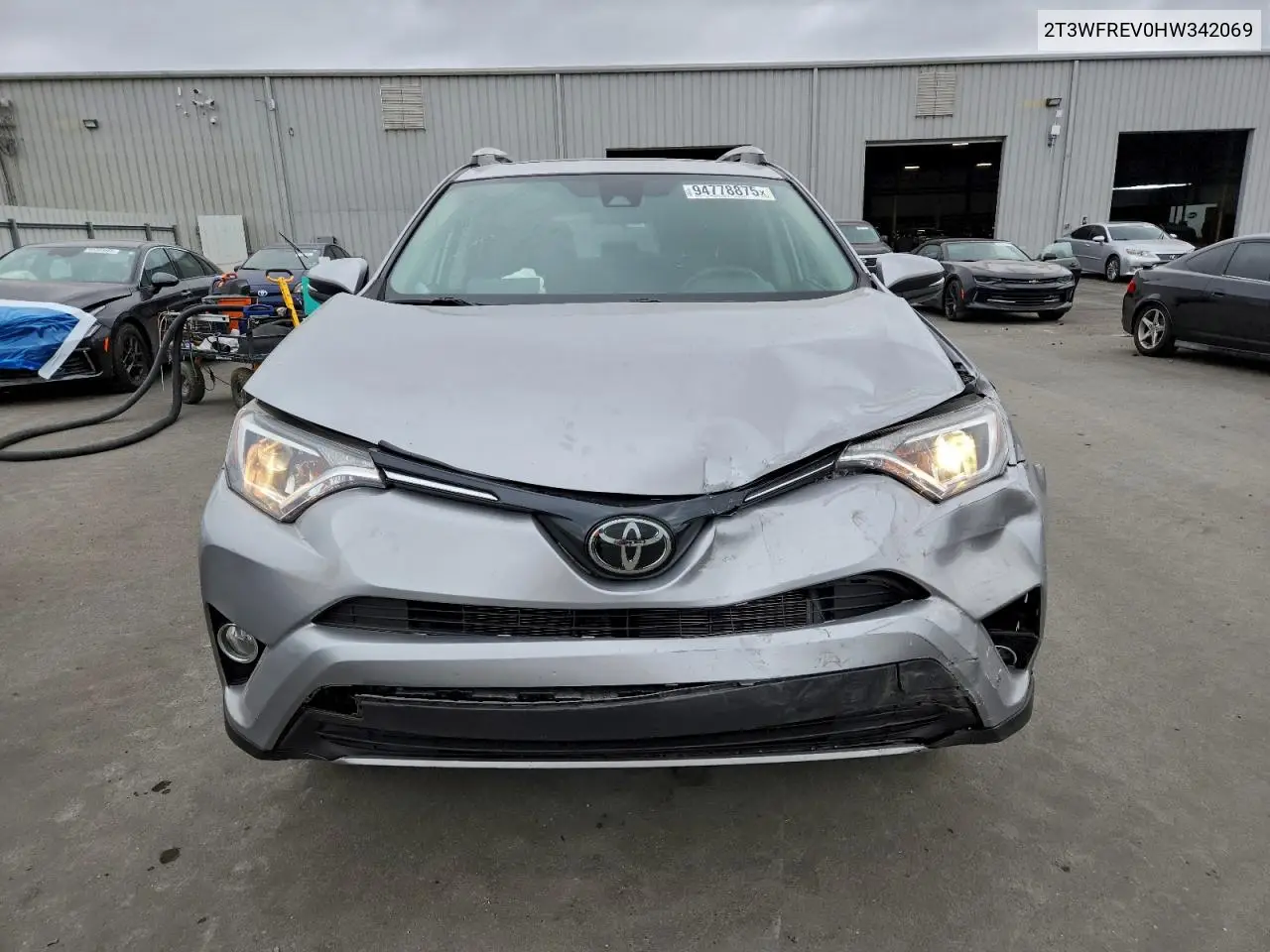 2T3WFREV0HW342069 2017 Toyota Rav4 Xle